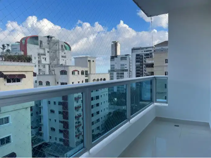 Moderno apartamento en alquiler en torre con areas sociales