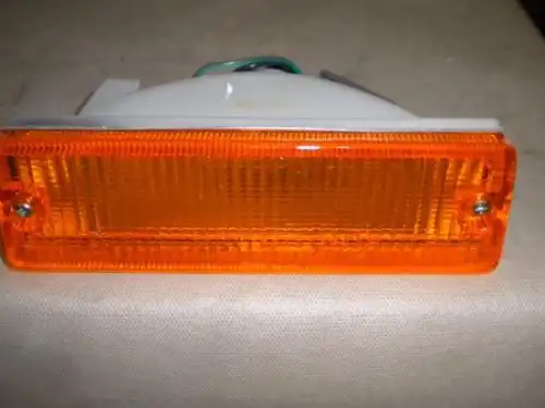 1993 a 87 nissan sentra luz del bumper derecha