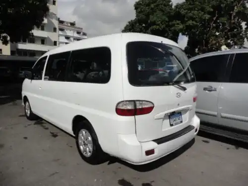 2008 Hyundai H-1 12 pasajeros