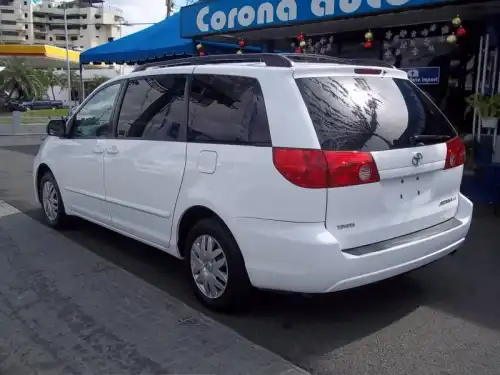 2009 Toyota Sienna LE