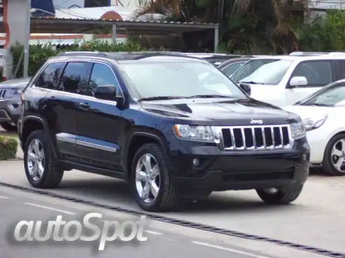 2011 Jeep Grand CherokeeLaredo