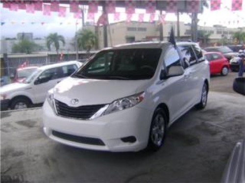 2011 SIENNA CON DVD,AROS DESDE $0 PRONTO