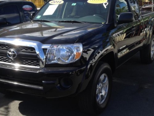 2011 TOYOTA TACOMA CABINA Y MEDIA