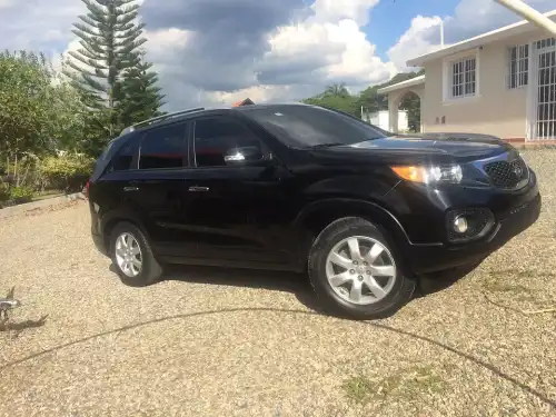 2012 Kia Sorrento precio 700 mil
con Garantía tengo varias