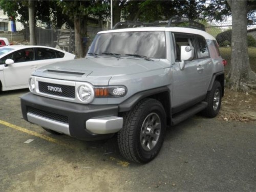 2013 FJ CRUISER COMO NUEVA