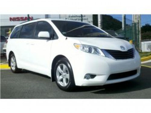 2013 TOYOTA SIENNA LE