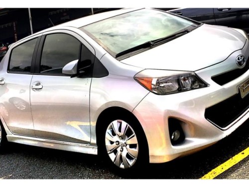 2013 Toyota Yaris Hatchback 4 Puertas