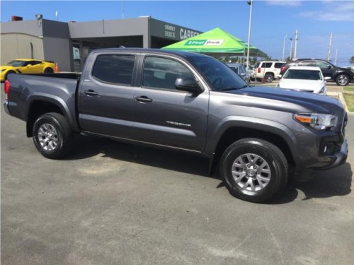 2015 TOYOTA TACOMA SR5 4 PUERTAS.