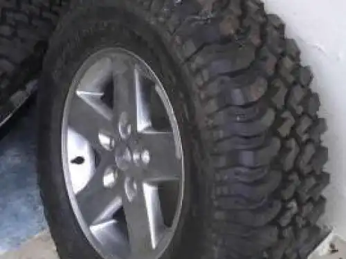 Aros Jeep Rubicón con gomas nuevas