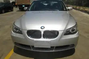 BMW 525i 2006 gris plateado 