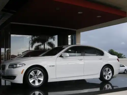 BMW Serie 5 528i 2011