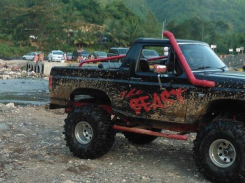 BRONCO -THE BEAST -STD. 4X4 GOMAS 39.5 TSL