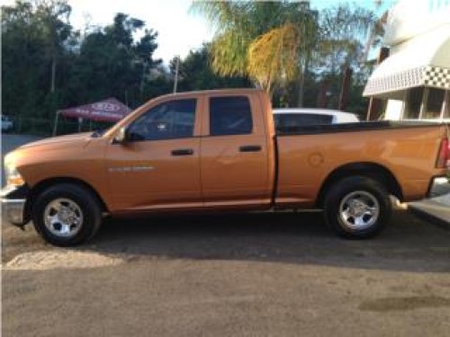 COMO NUEVA Y POCO MILLAJE DODGE RAM 1500 2012