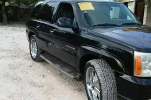 Cadillac Escalade 2003 negra 