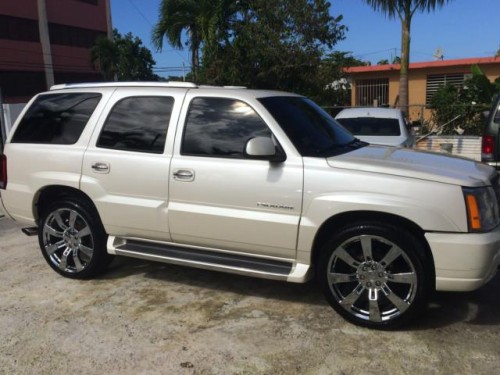 Cadillac escalade 2002 13,000 omo