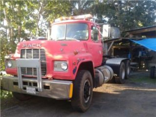 Camion Mack Remolque Rojo