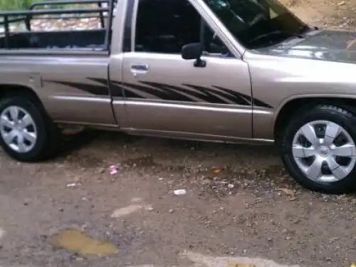 Camioneta HILUX 1986 cama larga americana 