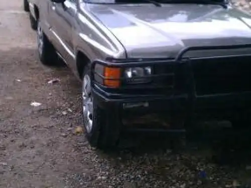 Camioneta HILUX 1986 cama larga americana 