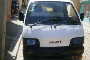 Camioneta blanca 2000 DAIHATSU HIJET 