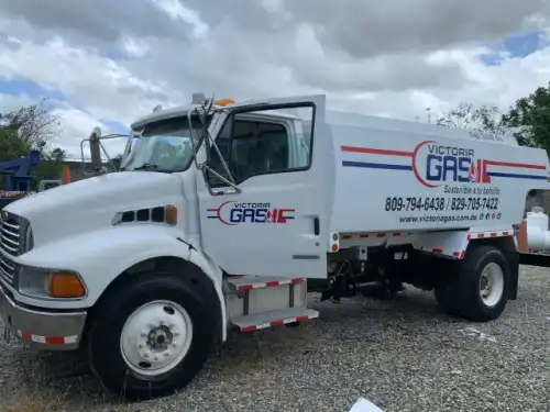 Camión Cisterna de Gasoil Sterling modelo Acterra año 