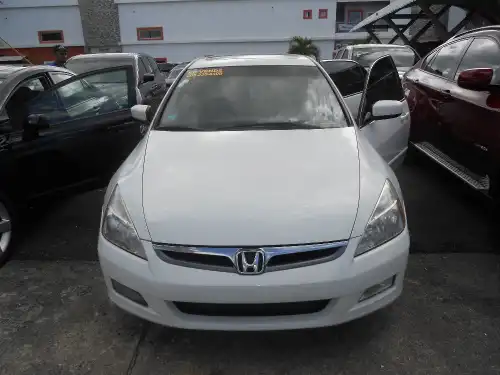 Carro Honda Accord Color Blanco 2006