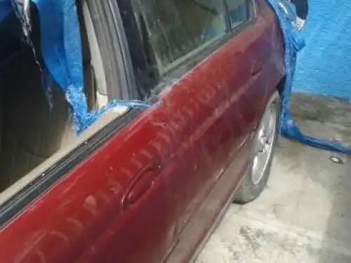 Carro Jaguar 2001 rojo chocado