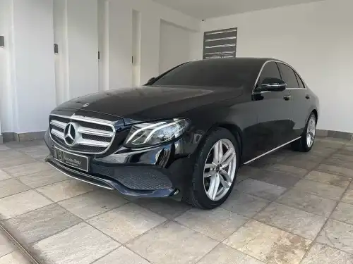 Carro Mercedes-Benz E350 2019