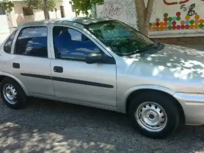  Chevrolet Chevy Monza 2002 en buena condicción