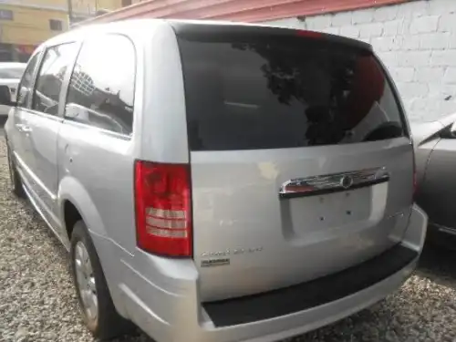 Chrysler Town & Country LX 2010
