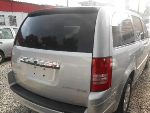 Chrysler Town & Country LX 2010