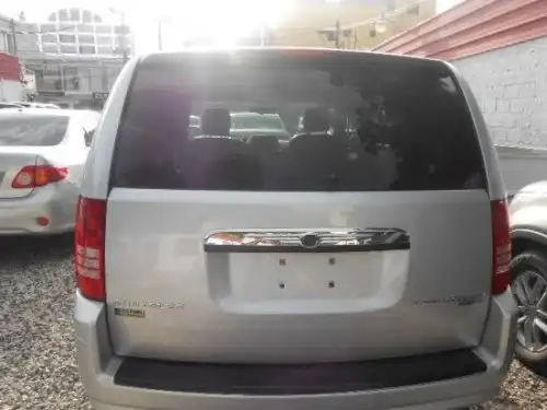 Chrysler Town & Country LX 2010