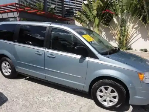 Chrysler Town & Country LX 2010