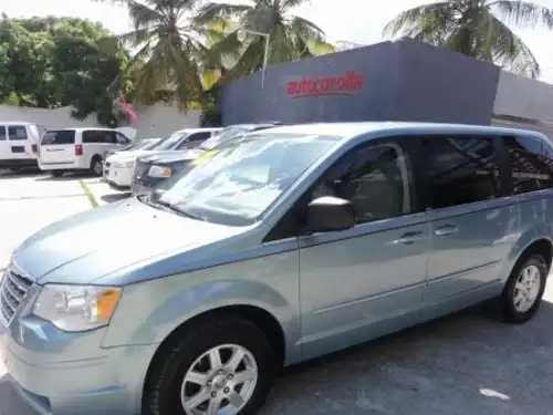 Chrysler Town & Country LX 2010