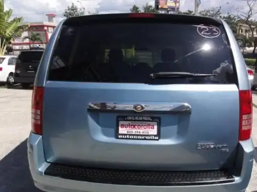 Chrysler Town & Country LX 2010