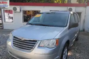 Chrysler Town  Country  2010