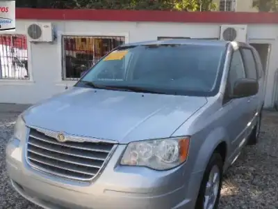 Chrysler Town  Country  2010