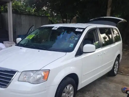 Chrysler Town  Country  2010