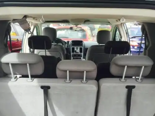 Chrysler Town  Country LX 2009