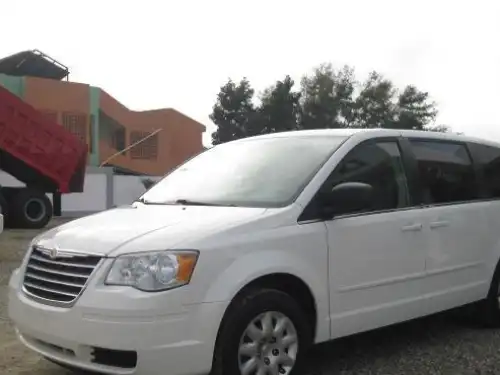 Chrysler Town  Country LX 2009