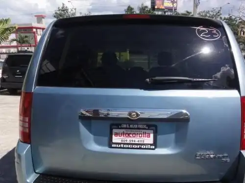 Chrysler Town  Country LX 2010
