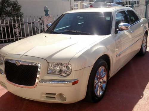 Chrysler 300C Hemi 5.7L 2008 pocas millas