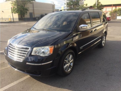 Chrysler Town and Country 2010, linda 12,995