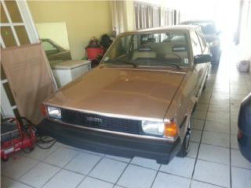 ClÃ¡sico Toyota Corolla 82 De FÃ¡brica NÃ­tido