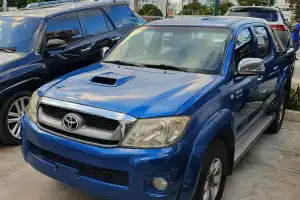 Como nueva Toyota Hilux 2011