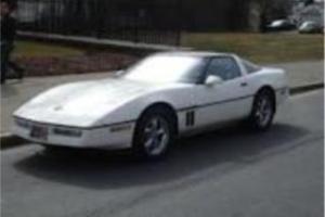 Corvette blanca del 84 excelente poco millaje