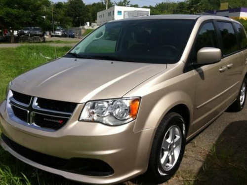 DODGE GRAND CARAVAN 2012 COLOR ORO COMO NUEVA