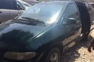Dodge caravan 1999 verde 