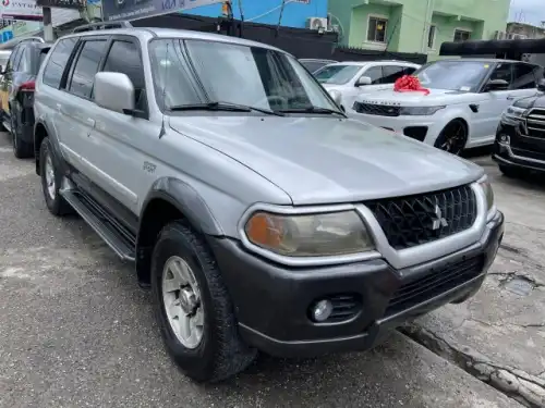 Excelente Mitsubishi Montero Sport Limited 2002.