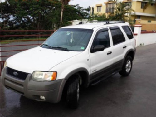 FORD ESCAPE 2001 V-6 COMO NUEVA