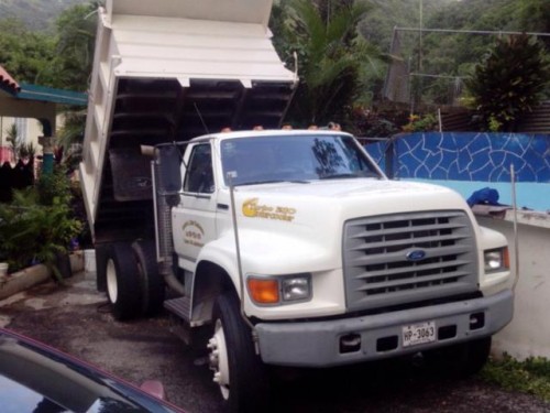 FORD F 800 TUMBA, ESTA NUEVO O CAMBIO